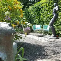 Gartenskulptur finden: Material, Stil & Platzierung für Ihren Garten
