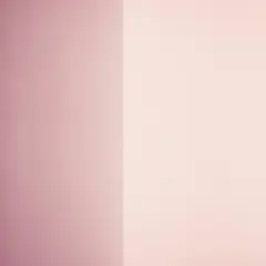 Eine Leiter steht vor einer Wand, die in sanften Tönen von pink und lila mischen übergeht.
