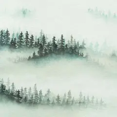 Aquarellmalerei eines nebligen Waldes mit dunklen Tannen und verschwommenen Hintergründen.
