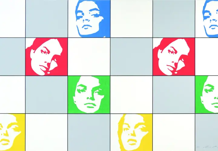 Pop-Art-Porträts von Gesichtern in Blau, Rot, Grün und Gelb auf kariertem Hintergrund.