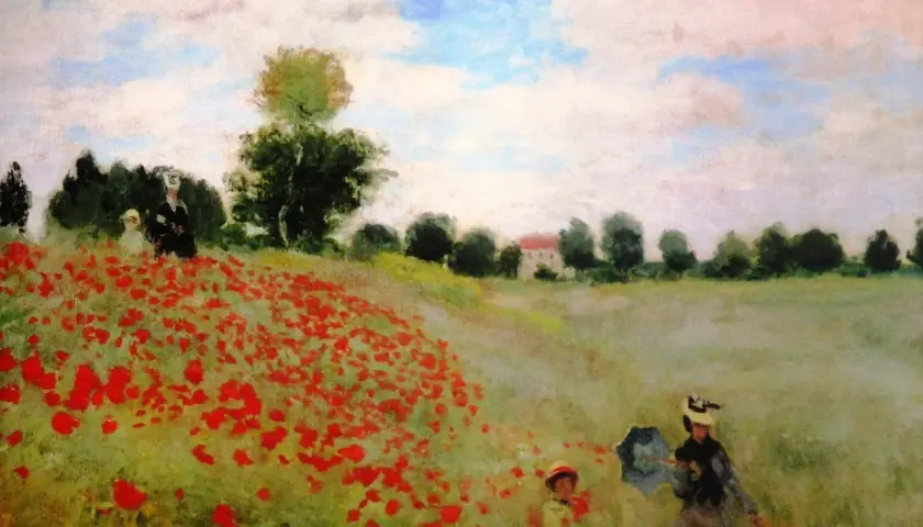 Ein Feld voller Mohnblumen, mit zwei Frauen und einem Kind, die durch die Wiese spazieren. Ein bekanntes Kunstwerk, das die Schönheit der Natur einfängt.