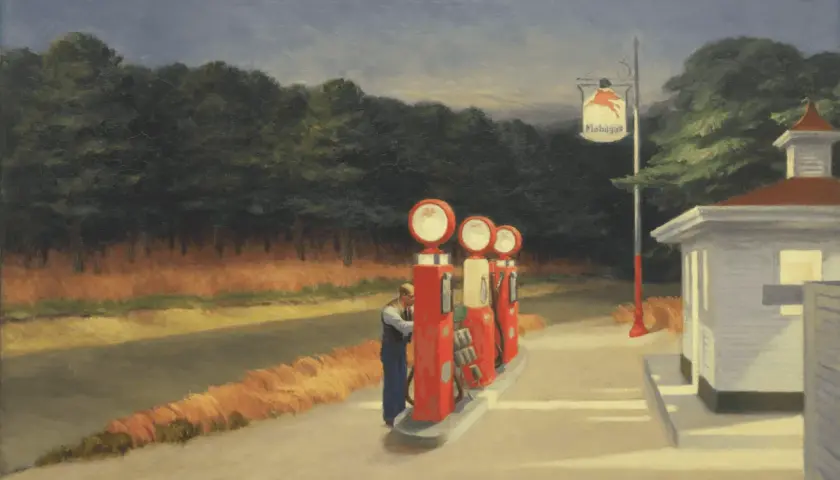 Edward Hopper, ein berühmter Maler, zeigt eine einsame Tankstelle mit roten Zapfsäulen und einem Mann, der tankt.