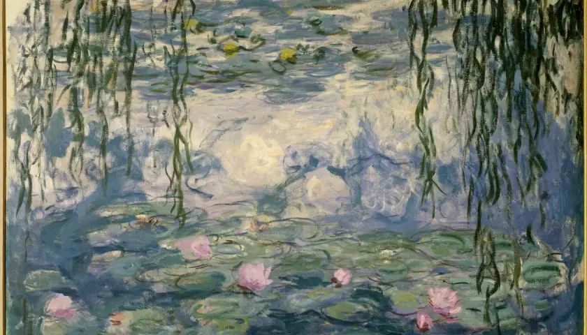Claude Monet Seerosen: Ein impressionistisches Meisterwerk mit zarten rosa Blüten auf einem Teich, umrahmt von hängenden Weidenzweigen.