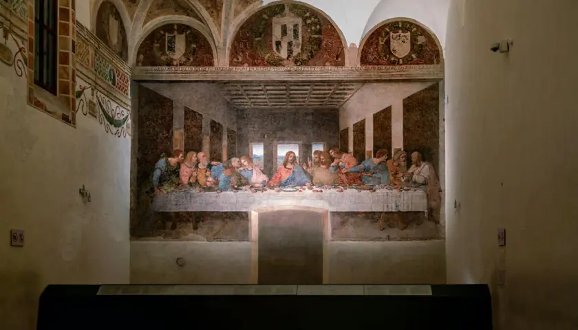Das letzte Abendmahl, ein Meisterwerk, zeigt Jesus und seine Jünger am Tisch. Die Szene ist voller Emotionen und Dramatik.