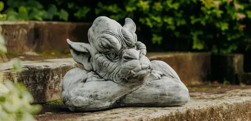 Gartenskulptur: Ideen, Materialien & Pflege für Ihren Garten