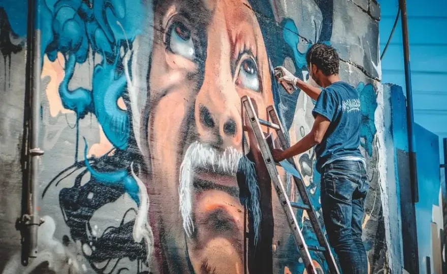 Graffiti Kunst beauftragen: Kosten, Künstler & rechtliche Tipps