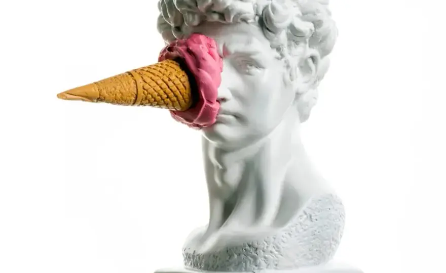 Pop-Art Skulpturen: Meisterwerke finden, kaufen & inszenieren