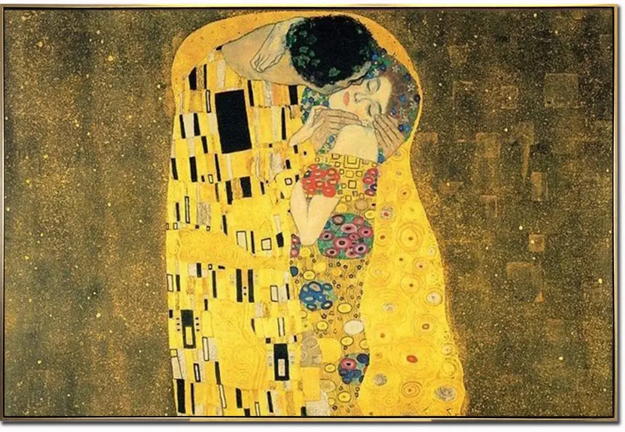 Gustav Klimts "Der Kuss" zeigt ein goldenes Paar, das sich innig umarmt und küsst, umgeben von einem abstrakten, funkelnden Hintergrund.