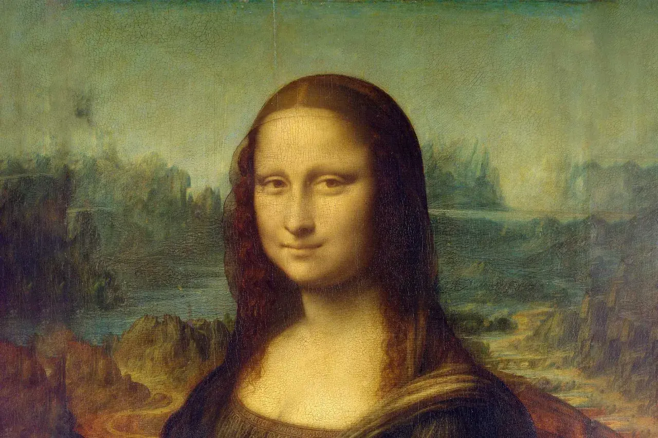 Mona Lisa von Leonardo da Vinci, ein Porträt einer Frau mit geheimnisvollem Lächeln vor einer Landschaft.