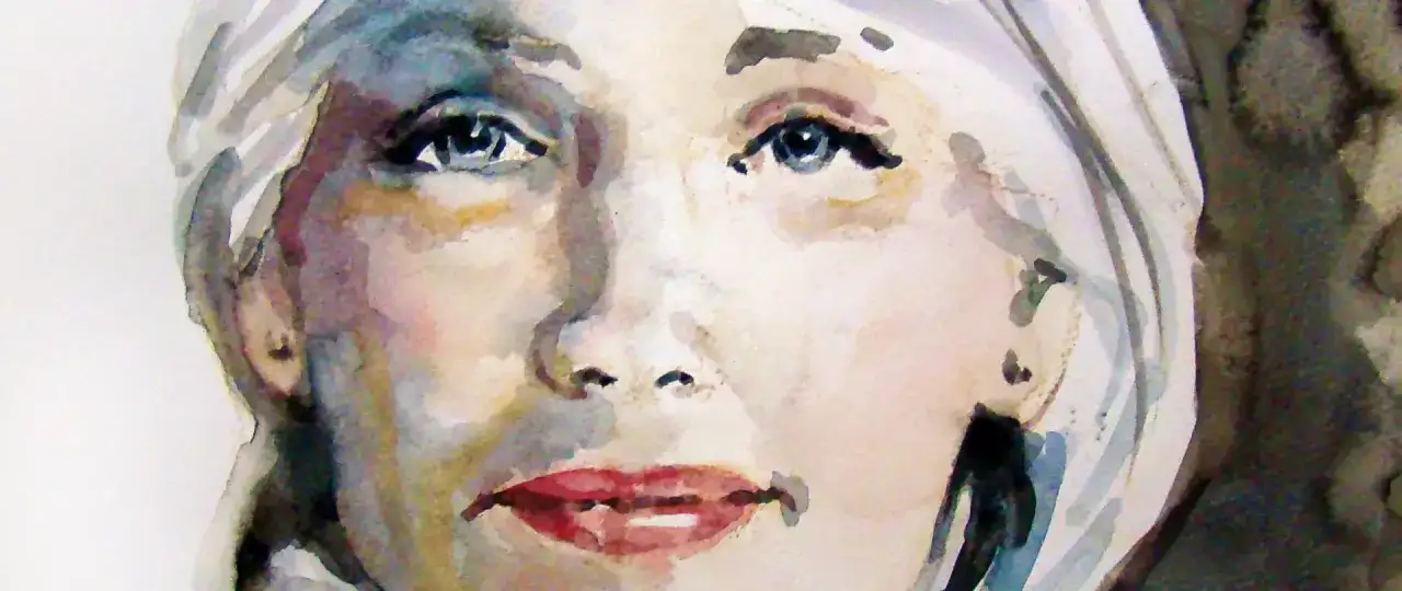 Aquarellporträt einer Frau mit blauen Augen und roten Lippen. Die Künstlerin hat die Hautfarbe mischen meisterhaft eingesetzt, um Tiefe und Leben zu erzeugen.