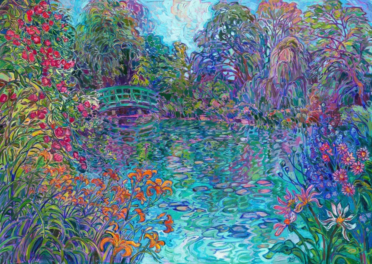 Ein impressionistisches Gemälde von Claude Monet mit Seerosen, einer grünen Brücke und üppiger Vegetation, die sich im Wasser spiegelt.