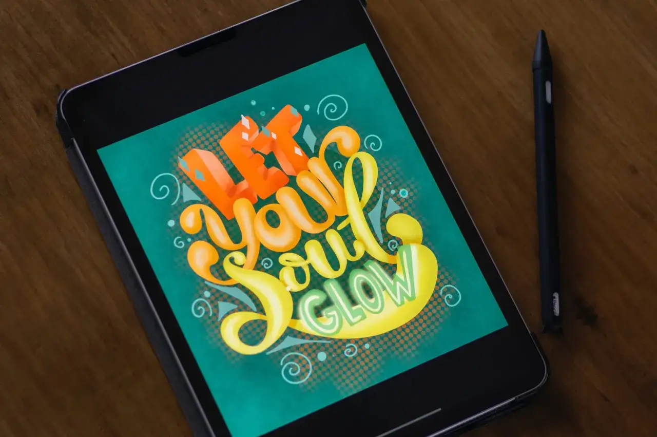 Ein Tablet mit dem Schriftzug 