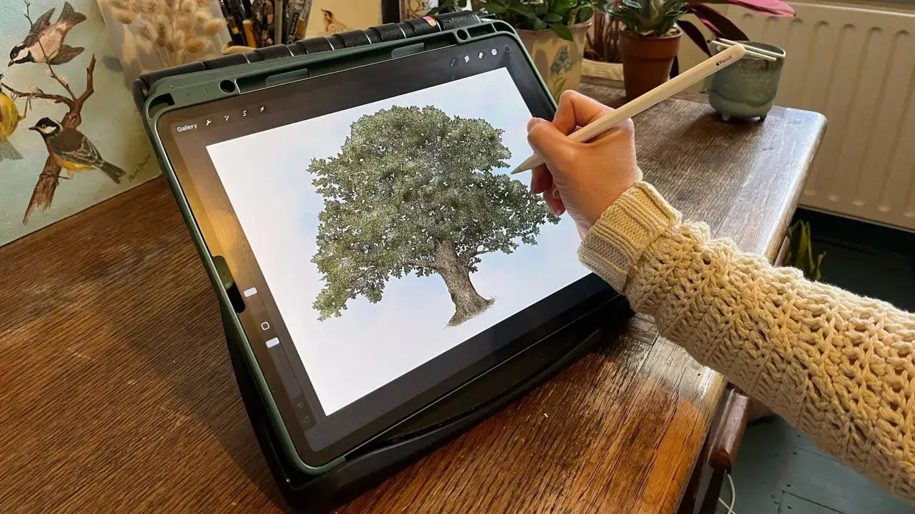 Mit Adobe Illustrator auf dem iPad wird ein detaillierter Baum gezeichnet.