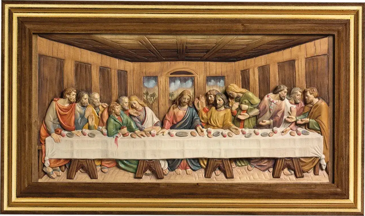 Relief-Darstellung des letzten Abendmahls, wer malte das letzte Abendmahl? Jesus mit seinen Jüngern am Tisch.